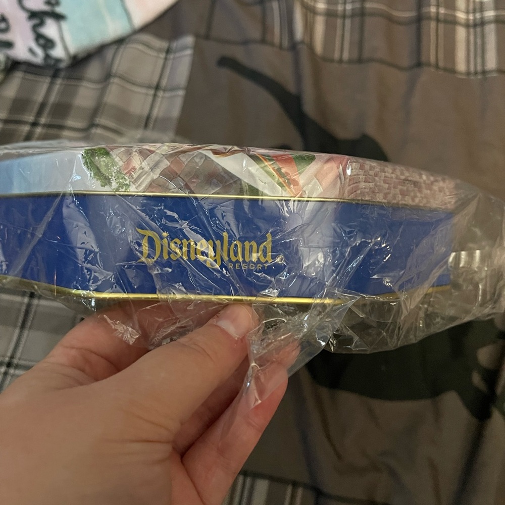 Disneyland resort metal tin container new in plastic